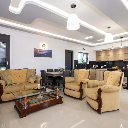 公寓 Jolla-private Pool-ideal For Big Groups By Mana Gers Kalamákion