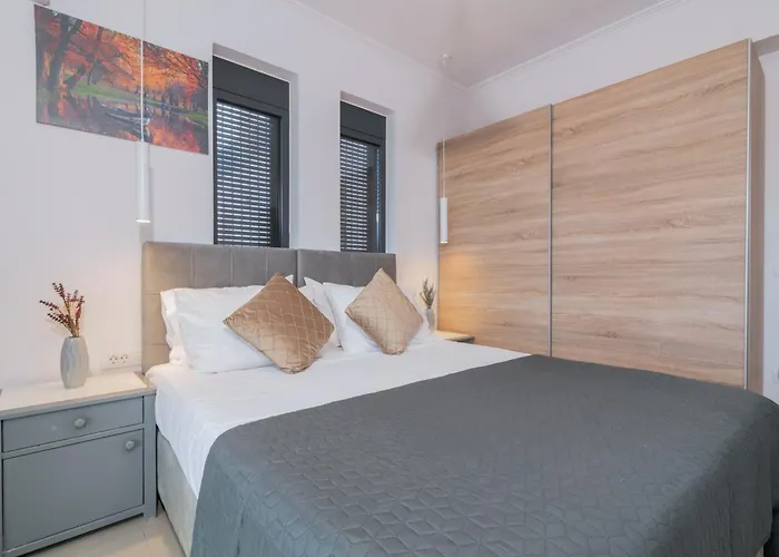 Jolla-private Pool-ideal For Big Groups By Mana Gers Kalamákion