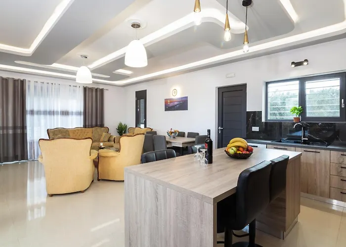 Jolla-private Pool-ideal For Big Groups By Mana Gers