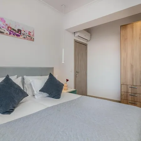 Jolla-private Pool-ideal For Big Groups By Mana Gers Kalamákion