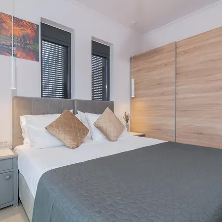 Jolla-private Pool-ideal For Big Groups By Mana Gers Kalamákion